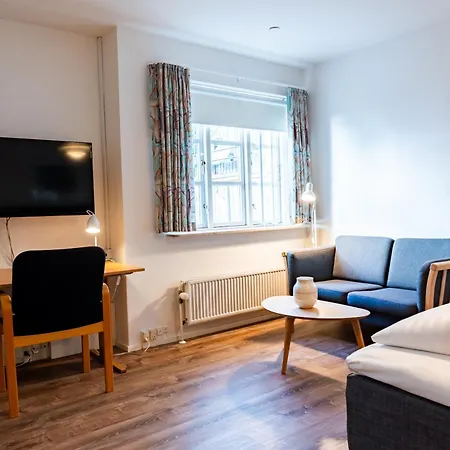 Centrum 24-7 Hotel *