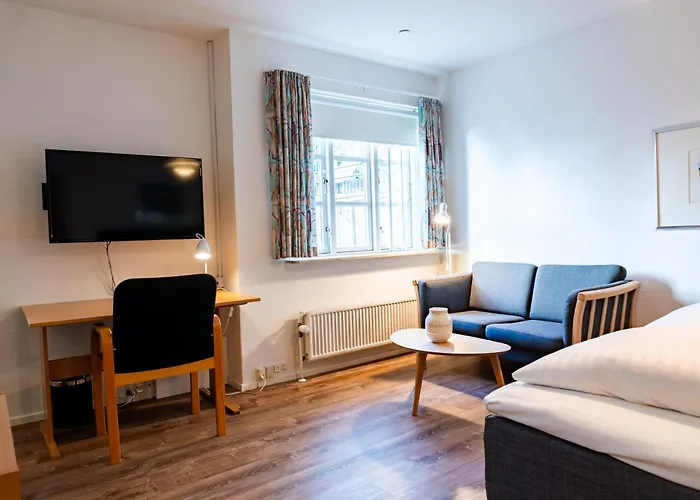 Centrum 24-7 Hotel *